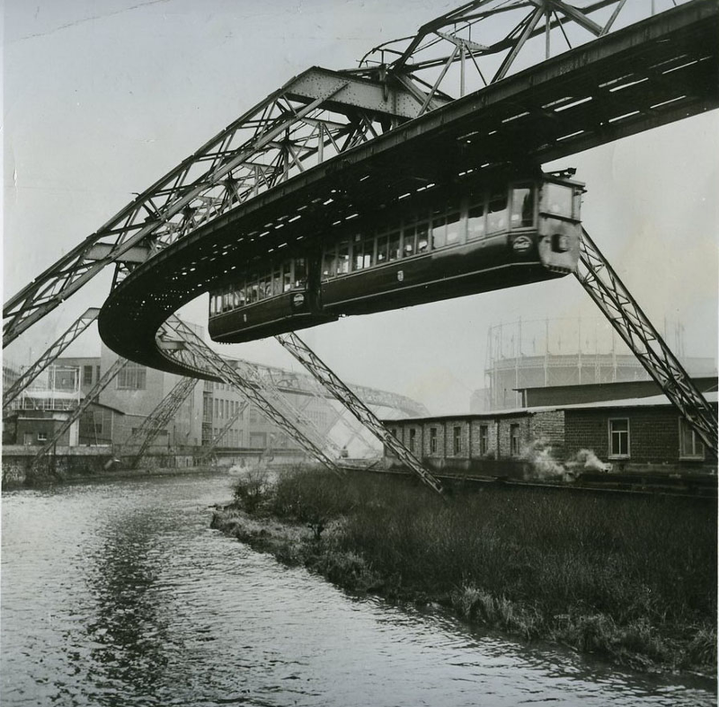 Illustration for article titled Wuppertal Suspended Railway